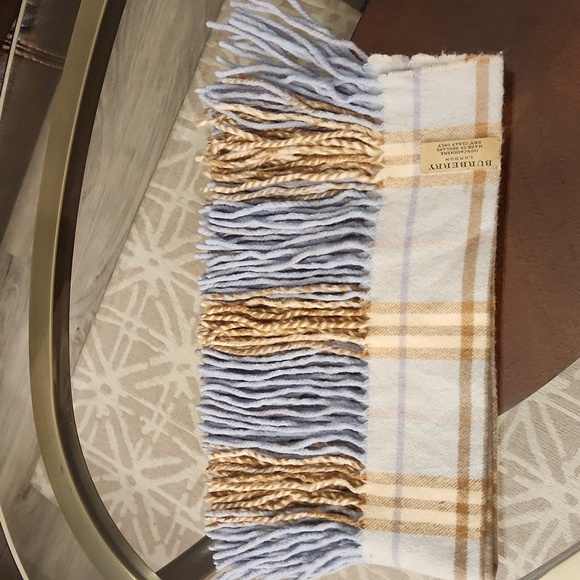 BURBERRY SCARF - Picture 5 of 5